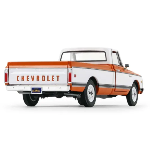 A truck with the word chevrolet on it.